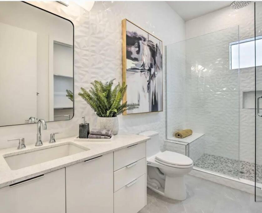 Pousada Perfect Friends Escape In Old Town With Pool Access And Roof Deck!